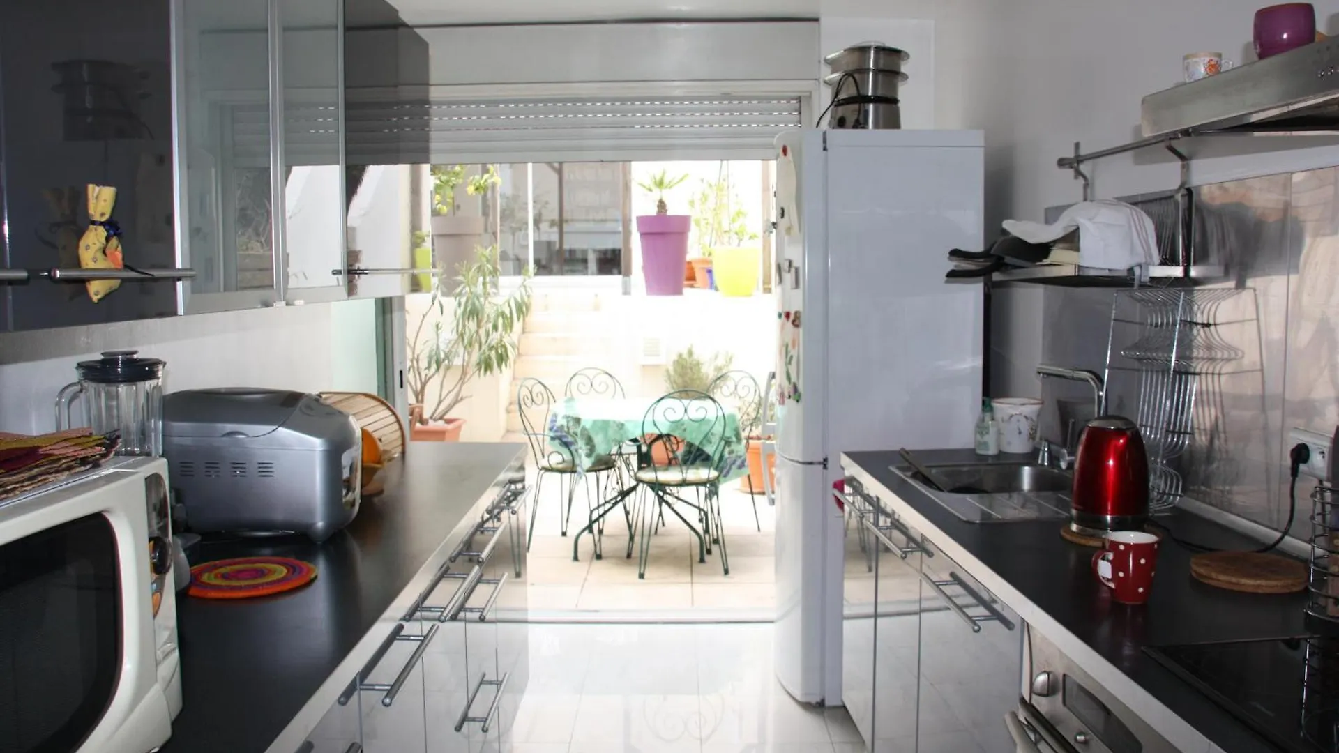 Petite Maison D'Hote Et Son Patio Au Pied De Notre-Dame Marseille Homestay